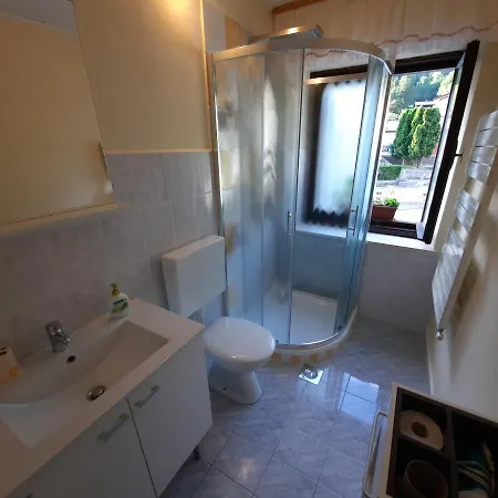 And Zonir With Sauna Apartment Kobarid