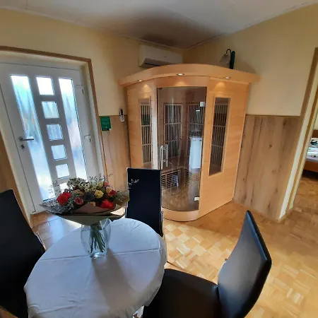 And Zonir With Sauna Apartment