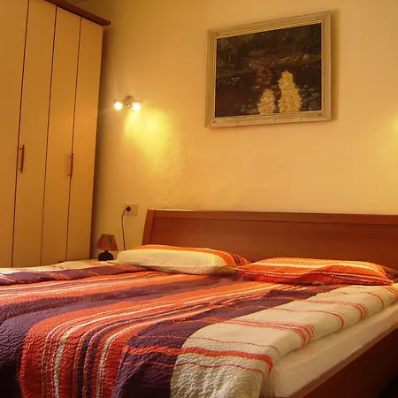 And Zonir With Sauna Apartment