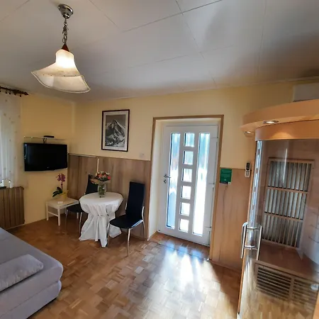 And Zonir With Sauna Apartmán *