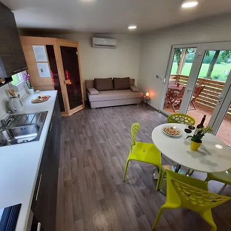 And Zonir With Sauna Apartment