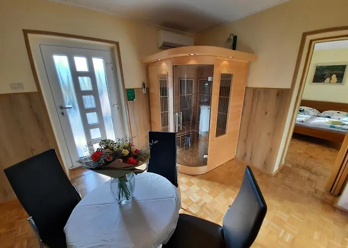 And Zonir With Sauna דירה