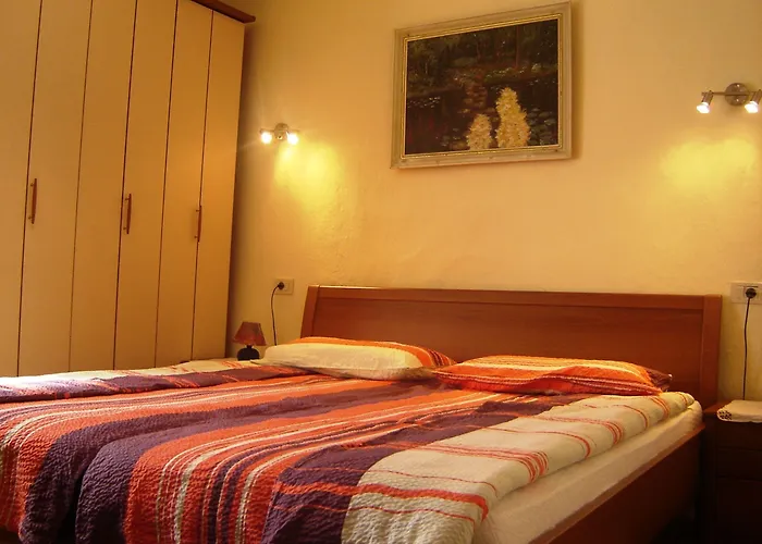 And Zonir With Sauna Apartment