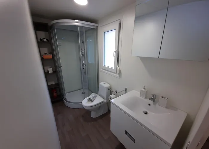 And Zonir With Sauna דירה קובאריד